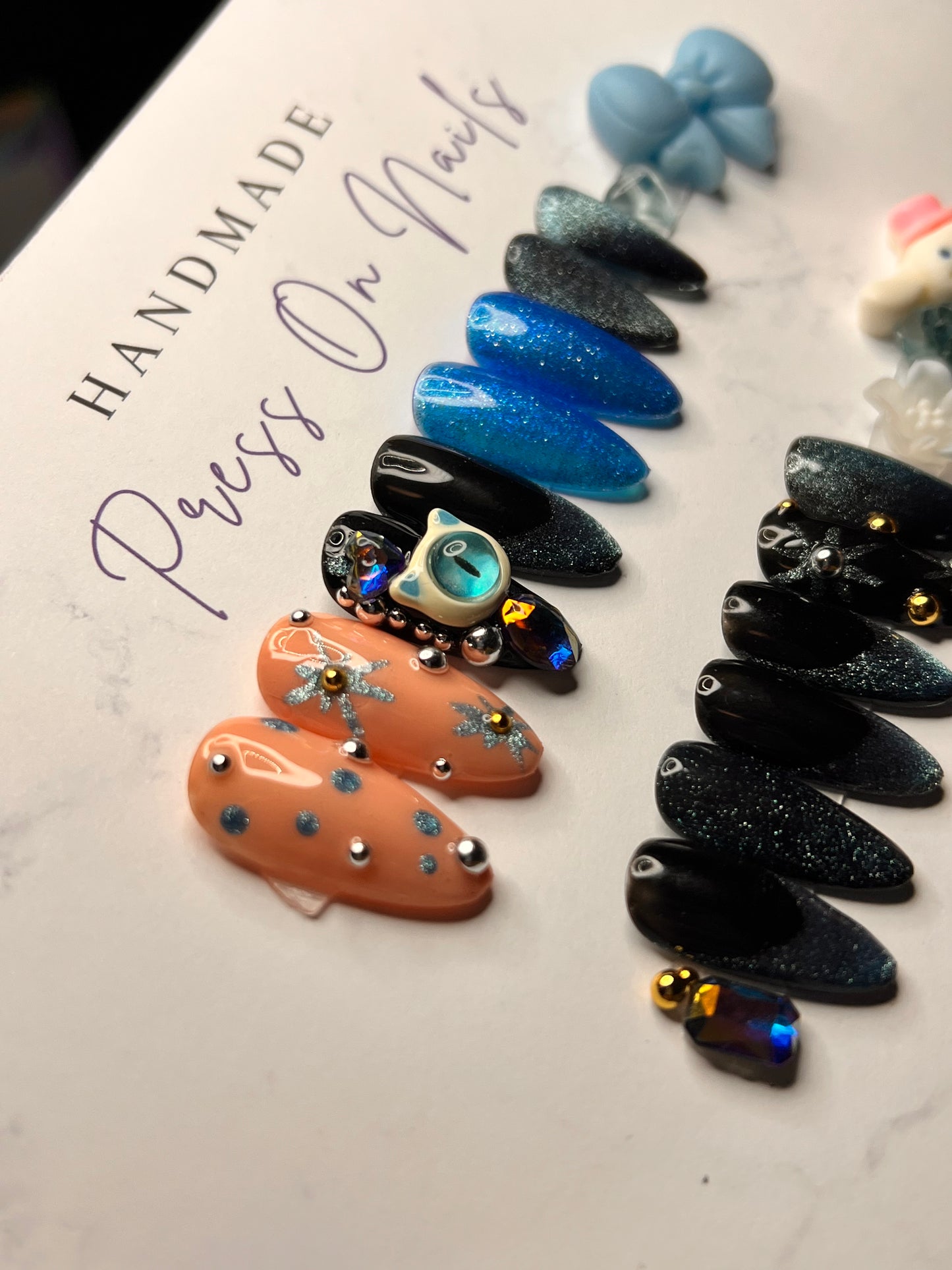 Cateye abstract Medium Almond